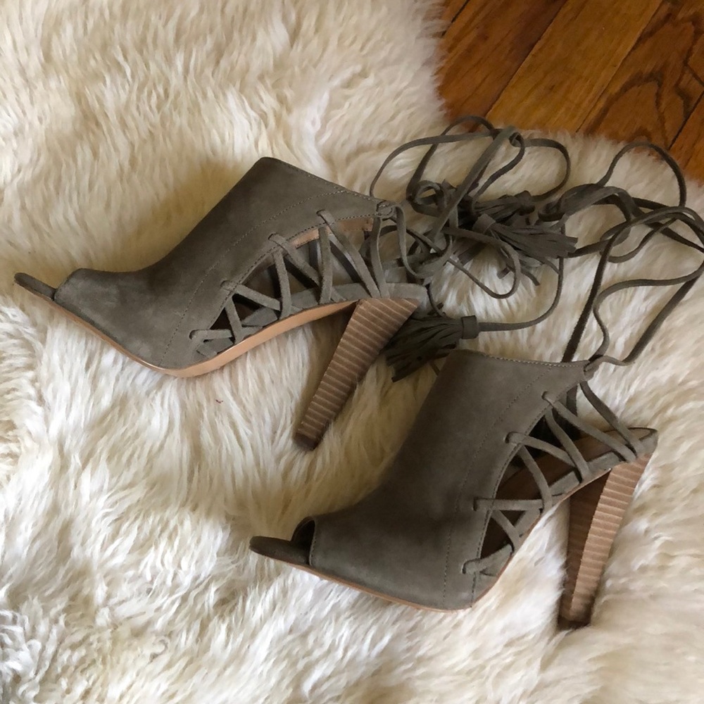 Banana republic olive green suede lace up heels